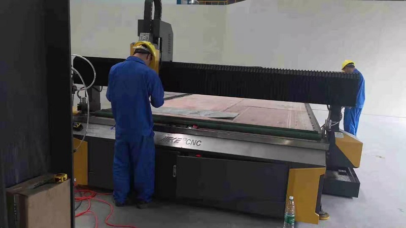 鋁單板雕刻機(jī)切削液的選擇及使用注意事項(xiàng)