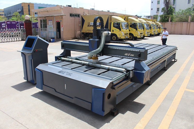 購買鋁板雕刻機時我們要注意哪些事項