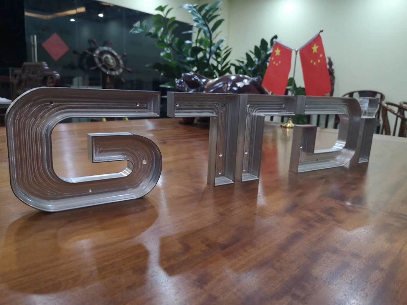 用數(shù)控鋁板雕刻機(jī)如何切割鋁？